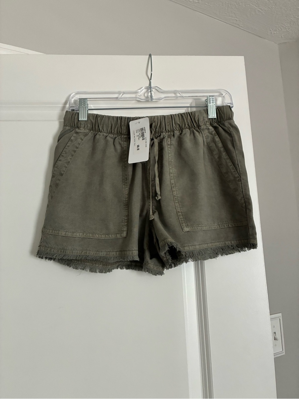 Evereve Cloth & Stone Frayed Hem Pocket Short